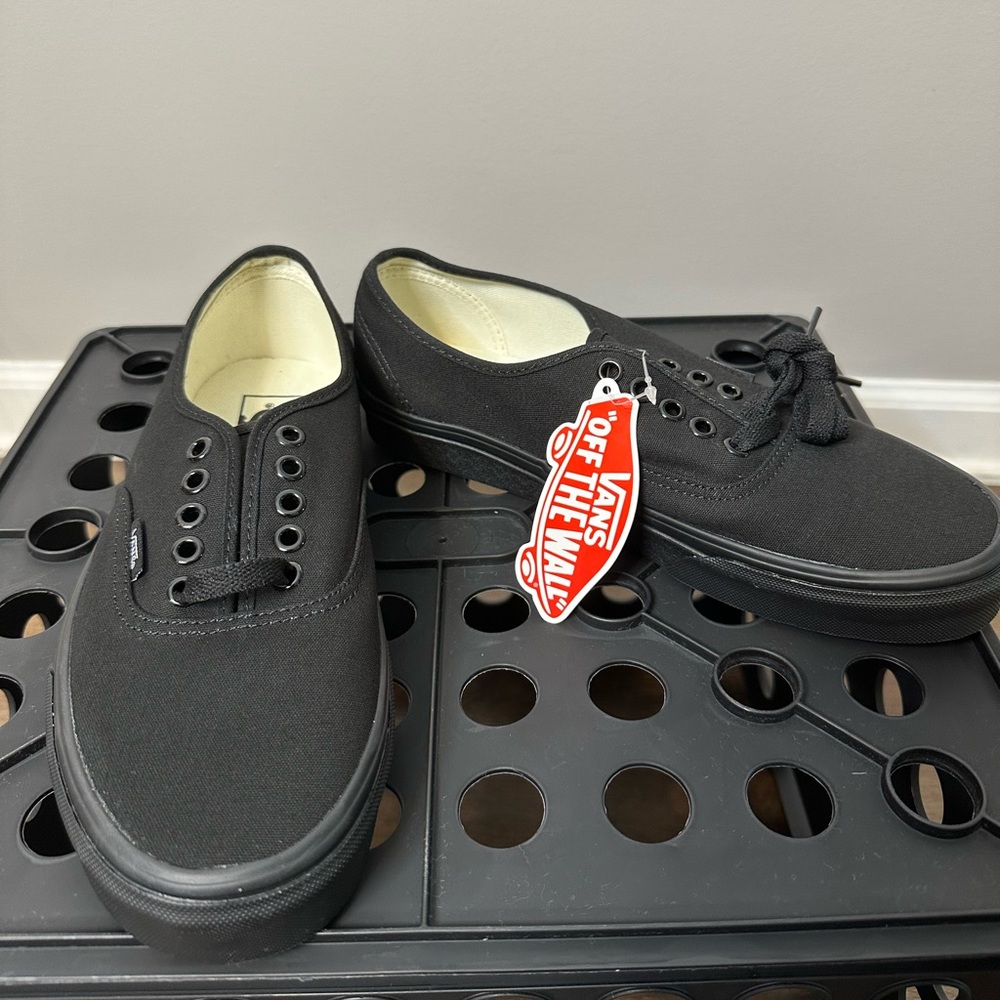 NWT AUTHENTIC BLACK ON BLACK VANS